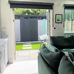 Superb Townhouse Near Vibrant Gloucester Road