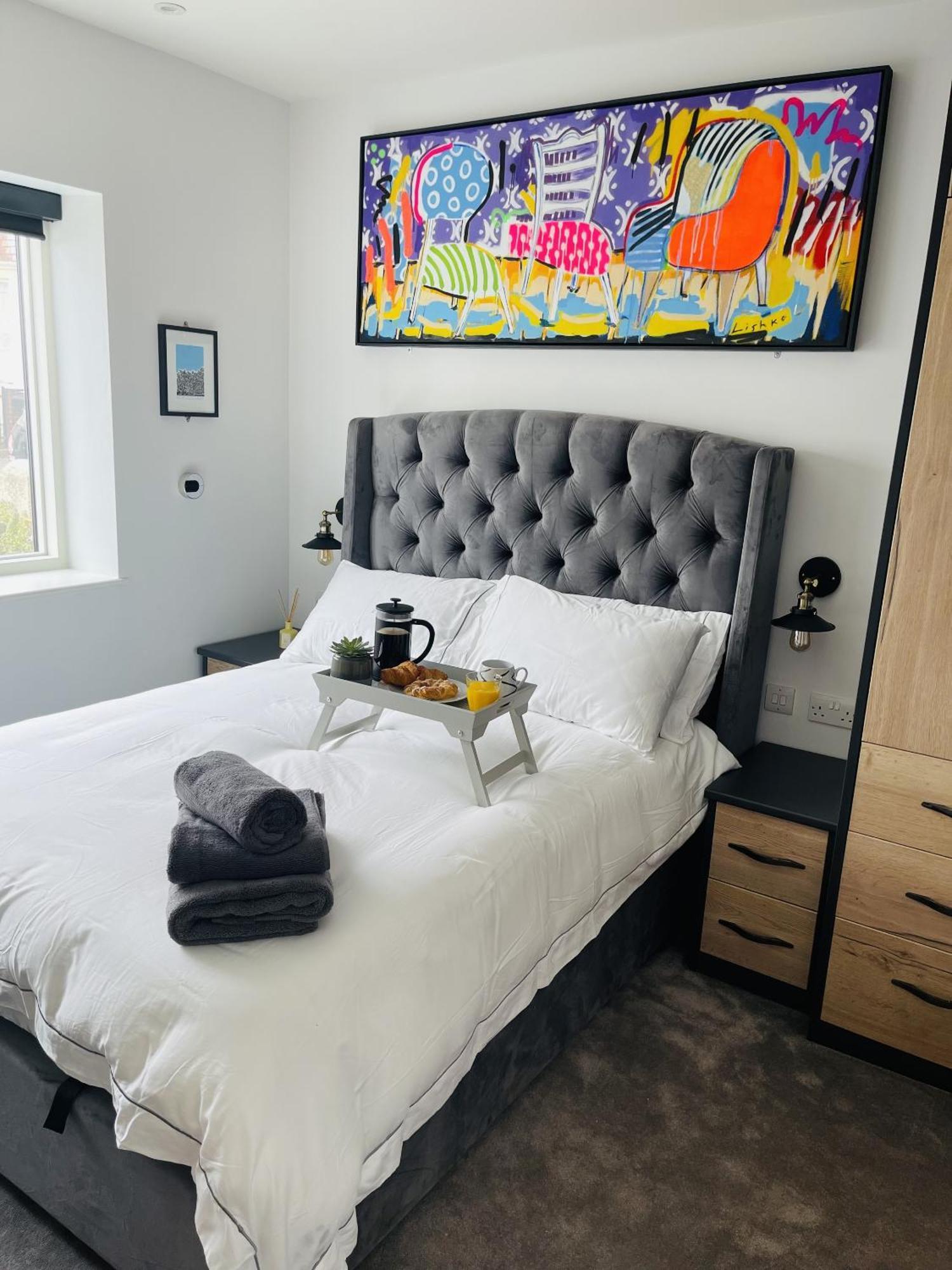 Superb Townhouse Near Vibrant Gloucester Road Holiday home